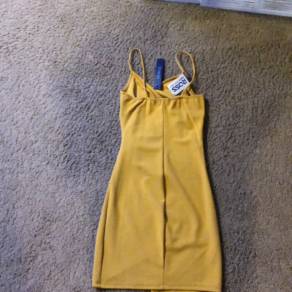 Dresses - Picture 2 of 6